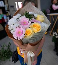 Букет цветов из:  Герберы, Розы и Хризантемы в Сухарево
