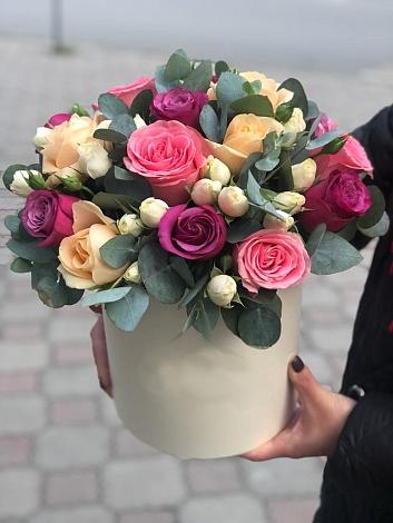 Цветочная композиция из Розы в шляпной коробке в Сухарево